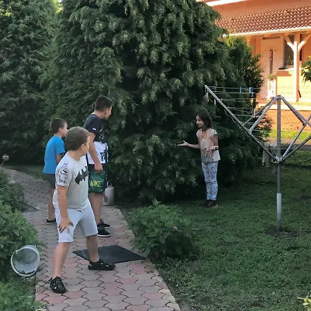Kucko Apartman アパート Balatonföldvár